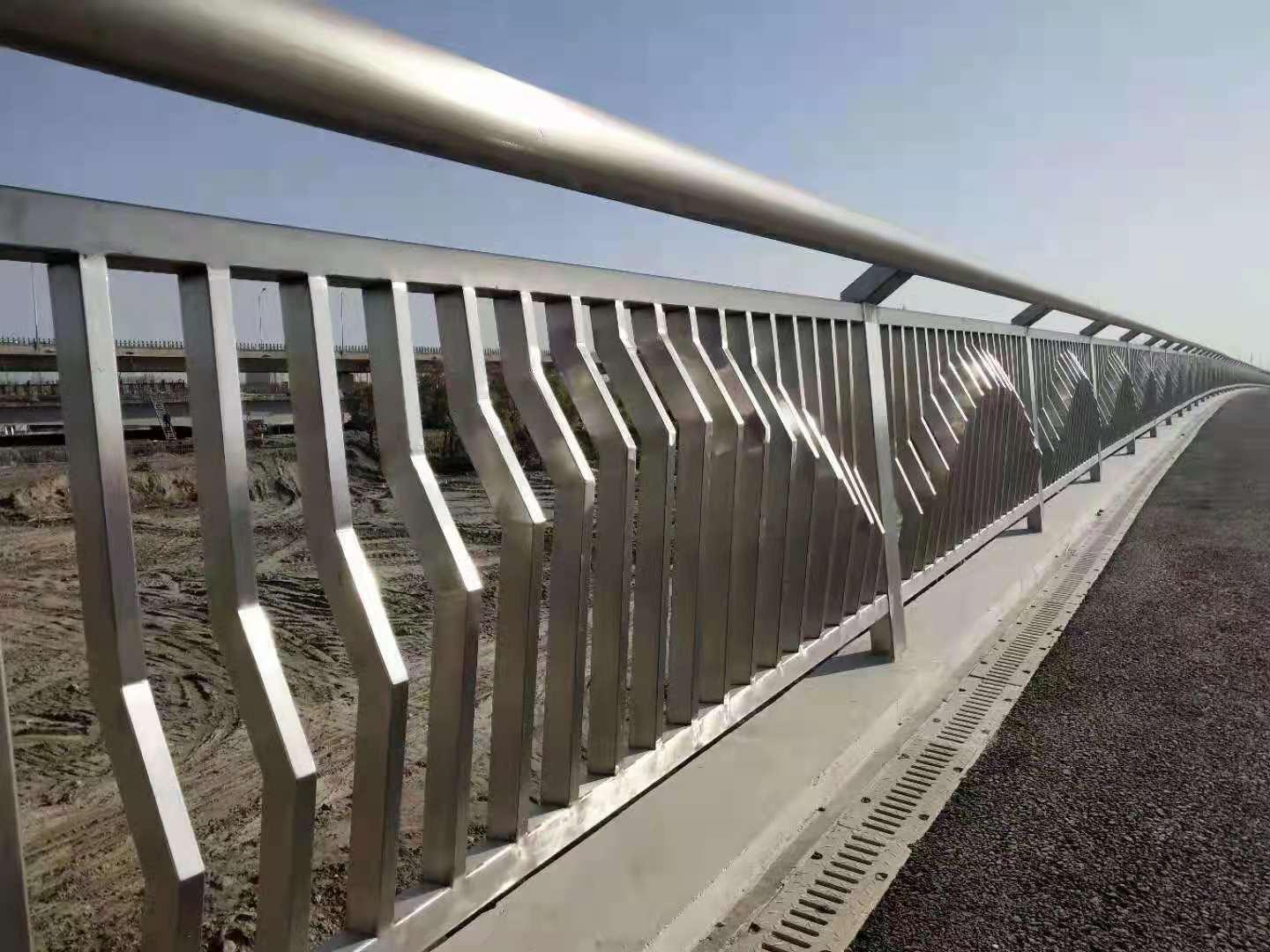 公路桥梁护栏价格公道当地供应商