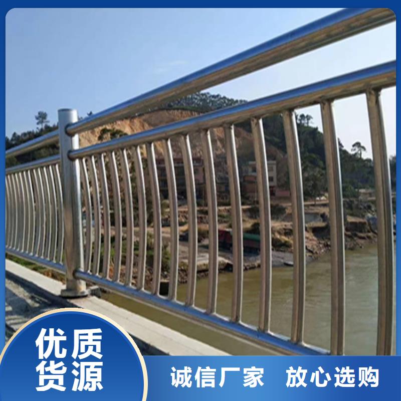 防撞立柱氟碳漆喷塑货比三家还选展鸿护栏当地供应商