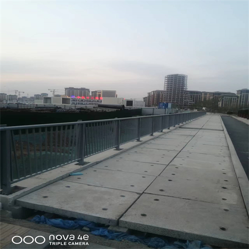 桥梁防撞护栏图片常规型号大量现货追求细节品质