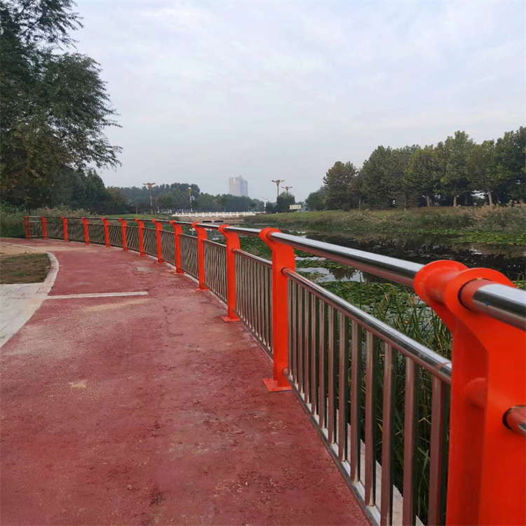 新型防撞护栏按需加工生产款式新颖