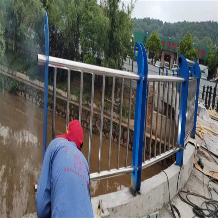 马路护栏价格公道本地制造商