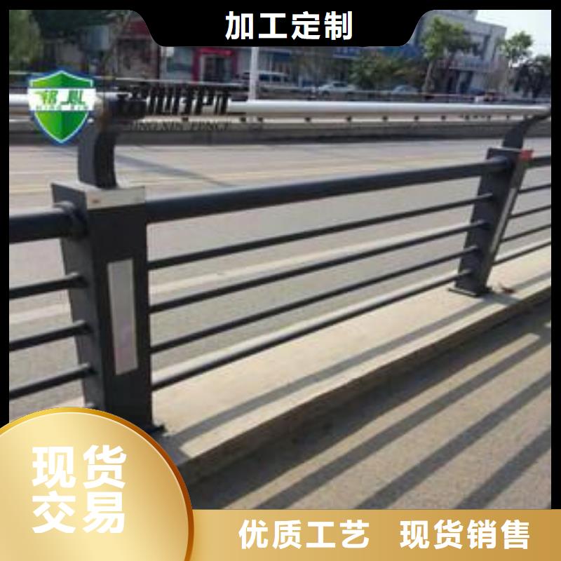 公路灯光护栏厂家找普中护栏有限公司生产厂家