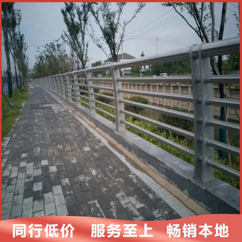 蝶山区河道仿木栏杆混凝土栏杆护栏桥梁护栏,实体厂家,质量过硬,专业设计,售后一条龙服务买的是放心
