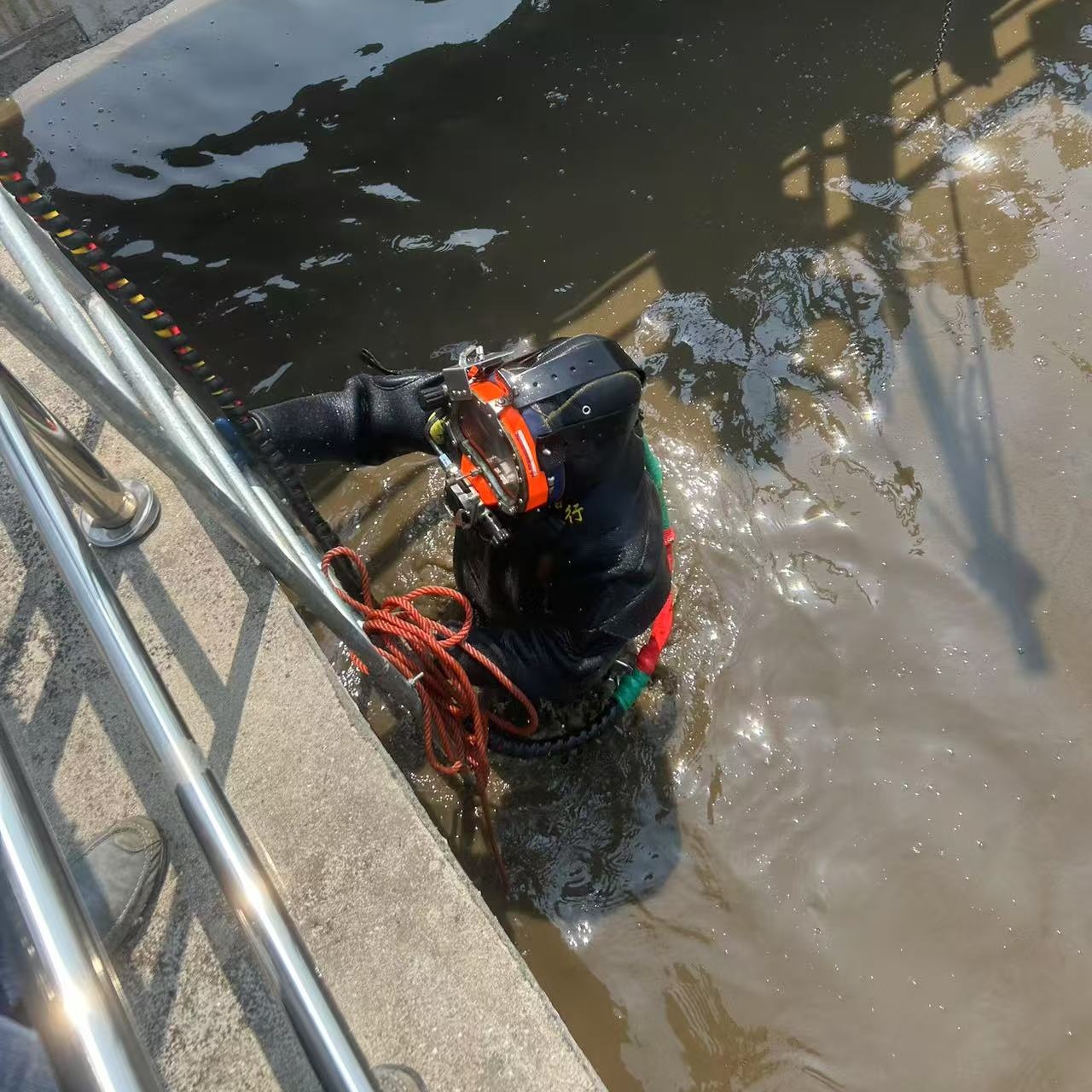 水下打捞：水下堤坝加固经验老到