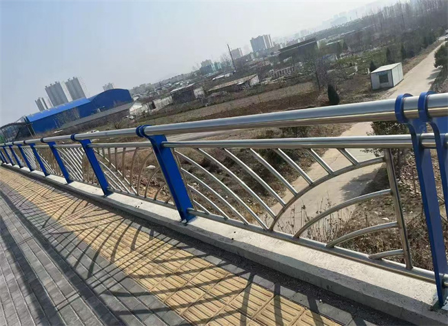 不锈钢复合管护栏工厂直销各种护栏同城公司