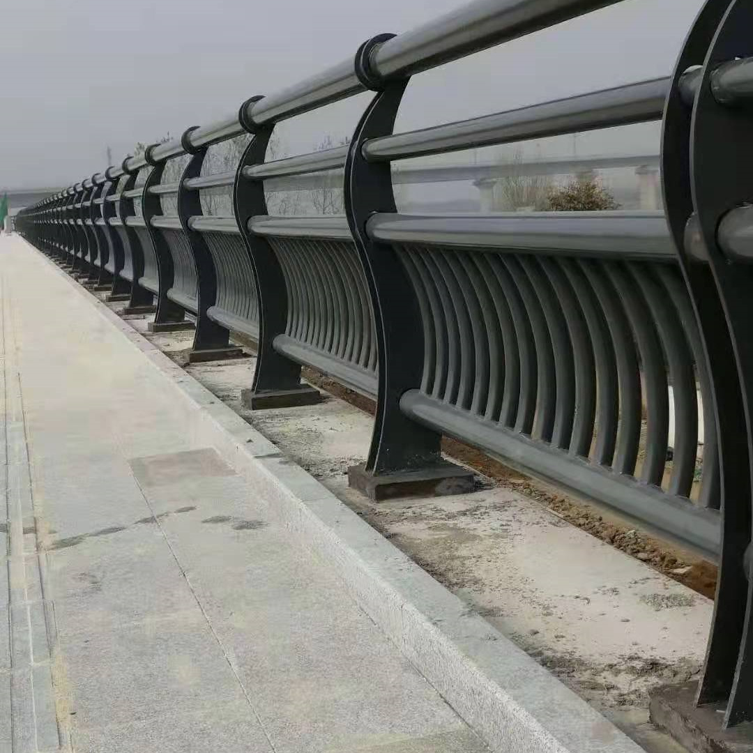 道路桥梁防撞护栏种类齐全多种工艺