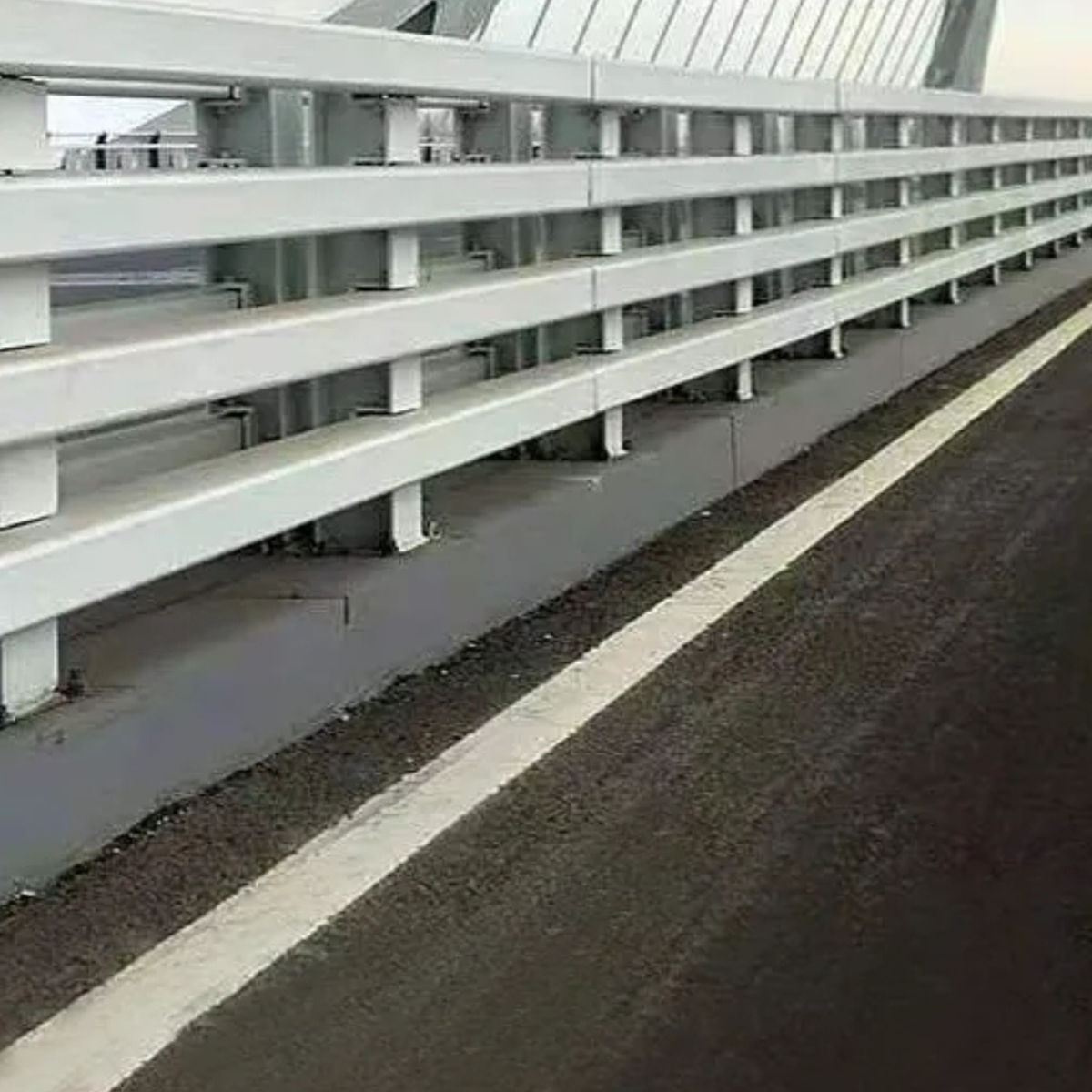 可靠的防撞栏杆生产厂家省心又省钱