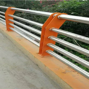 护栏,【镀锌波形护栏】实拍品质保障本地公司