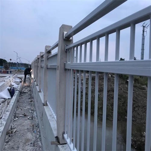 卖道路护栏的生产厂家