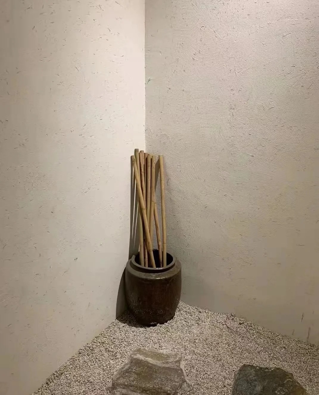 仿夯土稻草漆施工#泥巴墙漆#老房翻新#民宿改造
