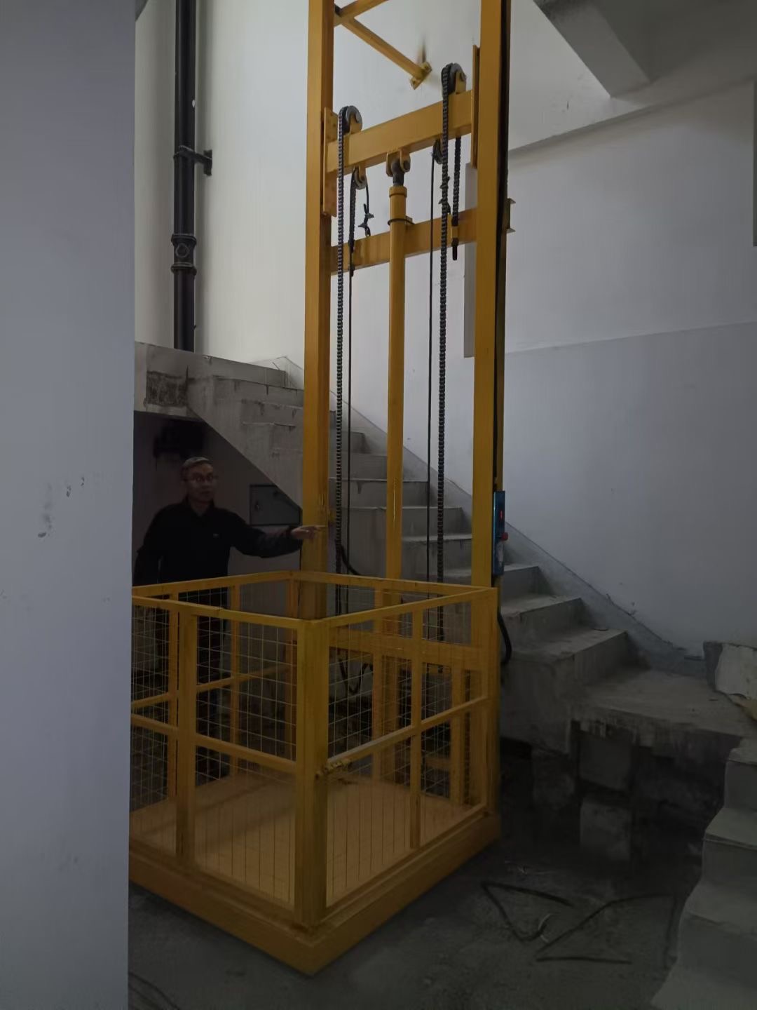 ​可移动剪叉式升降机供应认准大品牌厂家