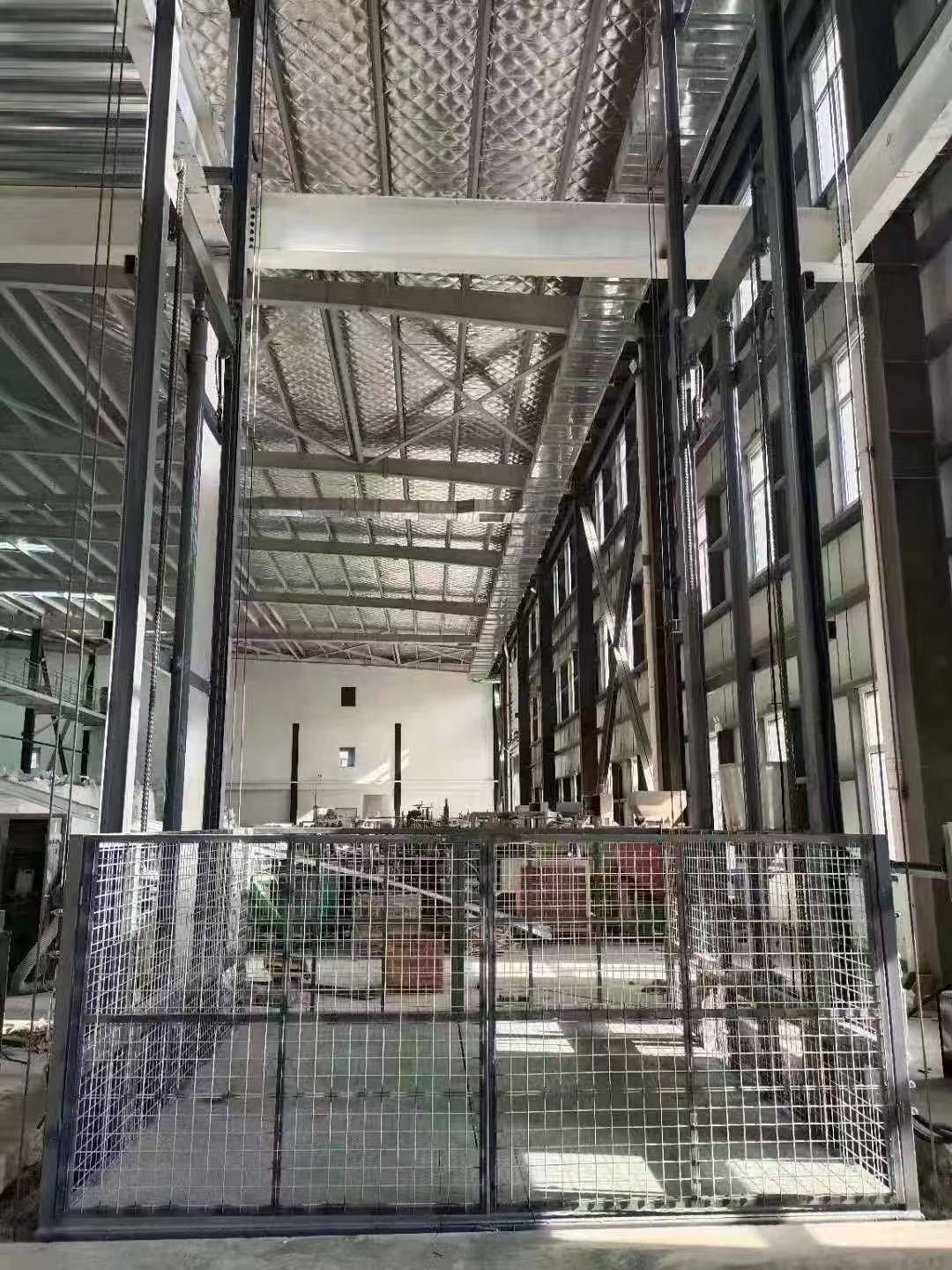 冷库导轨货梯订制厂家十分靠谱